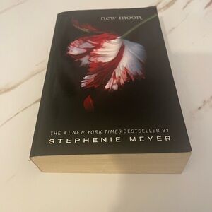 Twilight Saga Book 2 New Moon - Paperback